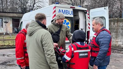 Медики Донеччини та Луганщини отримали бронежилети від волонтерів зі Львова