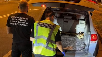 У військового знайшли в машині 20 тисяч доларів