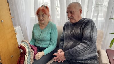Херсонки долучились до акції зі збору теплих в'язаних шкарпеток для українських військових Херсонки долучились до акції зі збору теплих в'язаних шкарпеток для українських військових