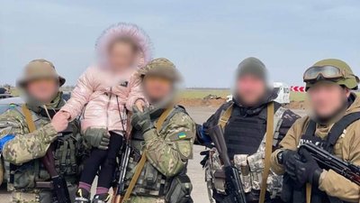 Миколаївські правоохоронці допомогли родинам із дітьми евакуюватися зі Снігурівщини Миколаївські правоохоронці допомогли родинам із дітьми евакуюватися зі Снігурівщини