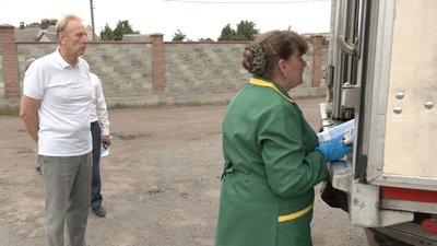 Фельдшерка Луцької райлікарні ветеринарної медицини Галина Бичкова Фельдшерка Луцької райлікарні ветеринарної медицини Галина Бичкова