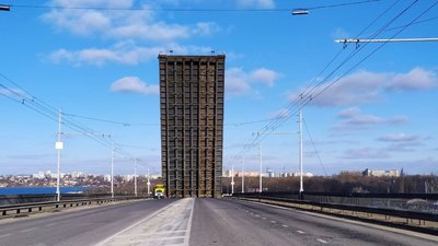 У Миколаєві розвели мости: на ремонт зайшов військовий корабель. У Миколаєві розвели мости: на ремонт зайшов військовий корабель.