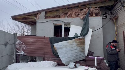 "Так шарахнуло, що я підлетіла": очевидці про ранковий авіаудар РФ по Запоріжжю 30 грудня "Так шарахнуло, що я підлетіла": очевидці про ранковий авіаудар РФ по Запоріжжю 30 грудня