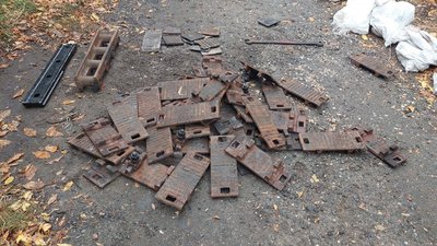 У Кривому Розі затримали чоловіка за підозрою у серії крадіжок залізничних конструкцій
