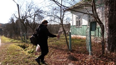 60 кілометрів бездоріжжям. Як працюють мобільні бригади Укрпошти в гірських селах Франківщини 60 кілометрів бездоріжжям. Як працюють мобільні бригади Укрпошти в гірських селах Франківщини