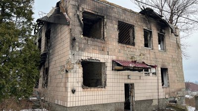 Пошкоджена будівля Бородянського райсуду у Київській області