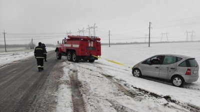 Вінницькі рятувальники ліквідовують наслідки негоди