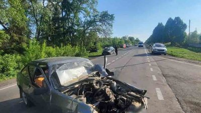 Обганяв автобус: у Луцькому районі в аварії травмувалися четверо дітей та двоє дорослих Обганяв автобус: у Луцькому районі в аварії травмувалися четверо дітей та двоє дорослих