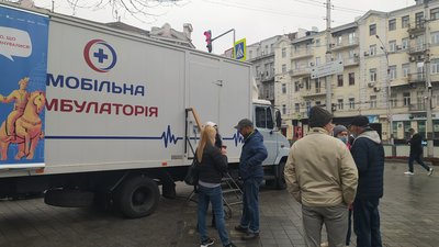 У Харкові поблизу метро працює мобільний пункт вакцинації