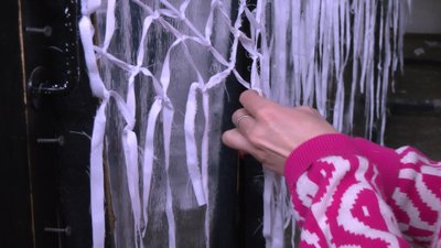 У Франківську педагоги центру дитячої творчості сплели й відправили на фронт понад 150 маскувальних сіток У Франківську педагоги центру дитячої творчості сплели й відправили на фронт понад 150 маскувальних сіток
