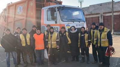 Комунальники, які щоденно виходять на роботу Комунальники, які щоденно виходять на роботу