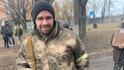 "Валяються мої зуби всі, але зрадів, що очі цілі": історія військового із Полтави Дмитра Кербута "Валяються мої зуби всі, але зрадів, що очі цілі": історія військового із Полтави Дмитра Кербута