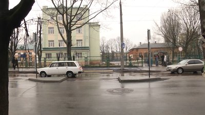 У Житомирі біля школи №8 встановили пішохідний перехід з острівцями безпеки У Житомирі біля школи №8 встановили пішохідний перехід з острівцями безпеки