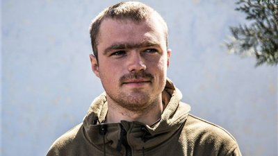 "Чекайте на нас, ми неодмінно повернемось". За оборону Херсона Дмитро Дозірчий отримав звання Героя України.
