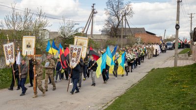 Працював учителем у сільській школі: на Тернопільщині поховали бійця Івана Митулинського Працював учителем у сільській школі: на Тернопільщині поховали бійця Івана Митулинського