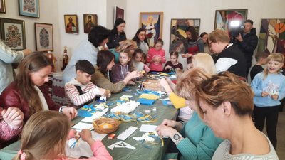 Майстер-клас із виготовлення оберегів "Ангели Перемоги" відбувся у Тернополі