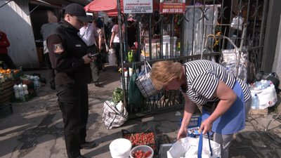 Торгівля за межами ринку: як карають порушників у Луцьку Торгівля за межами ринку: як карають порушників у Луцьку