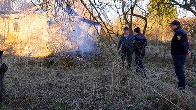 На Львівщині за вихідні піймали п’ятьох паліїв сухої трави На Львівщині за вихідні піймали п’ятьох паліїв сухої трави