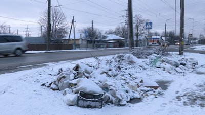 Чому в Чернігові взимку не вивозять великогабаритне сміття Чому в Чернігові взимку не вивозять великогабаритне сміття
