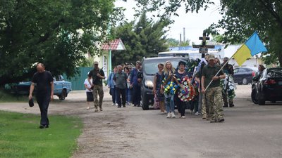 В Охтирці на Сумщині поховали військового Сергія Багна В Охтирці на Сумщині поховали військового Сергія Багна