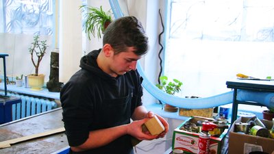 "Ти не один": як у Вінниці шкільний волонтерський центр допомагає захисникам "Ти не один": як у Вінниці шкільний волонтерський центр допомагає захисникам