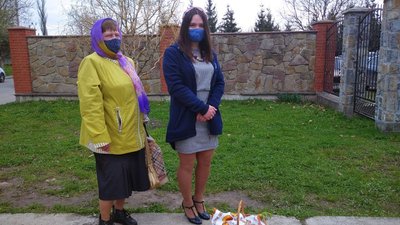З дотриманням карантинних вимог. Як франківці святкують Великдень