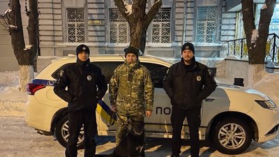 Заблукали у лісі: на Дніпропетровщині 10-річний син зігрівав батька, поки їх не знайшли поліцейські Заблукали у лісі: на Дніпропетровщині 10-річний син зігрівав батька, поки їх не знайшли поліцейські