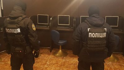 У Луцьку викрили гральний заклад, який надав послуги "за дзвінком" У Луцьку викрили гральний заклад, який надав послуги "за дзвінком"