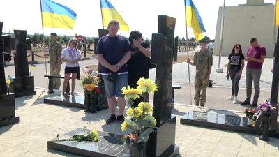 У Херсоні вшанували пам’ять загиблих бійців у російсько-українській війні У Херсоні вшанували пам’ять загиблих бійців у російсько-українській війні