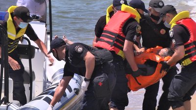 Тренувалися надавати допомогу на воді: у Маріуполі провели навчання з порятунку людей