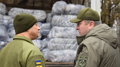 Вантаж підтримки: черкаським захисникам передали одяг та польові ліжка Вантаж підтримки: черкаським захисникам передали одяг та польові ліжка