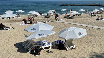 З безкоштовними шезлонгами та парасольками: в Одесі обладнали 5 муніципальних пляжів З безкоштовними шезлонгами та парасольками: в Одесі обладнали 5 муніципальних пляжів