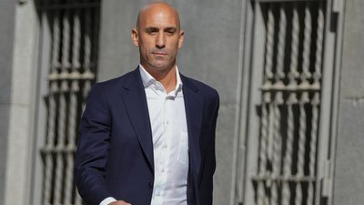 ФІФА відсторонила експрезидента іспанської федерації Рубіалеса на три роки за поцілунок після фіналу ЧС-2023