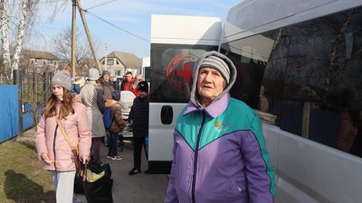 "Через дітей, через онуків прийшлось виїжджати": як мешканців Сумщини евакуюють на Західну Україну "Через дітей, через онуків прийшлось виїжджати": як мешканців Сумщини евакуюють на Західну Україну