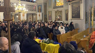 На Закарпатті попрощалися із полеглим військовослужбовцем Станіславом Сусіком На Закарпатті попрощалися із полеглим військовослужбовцем Станіславом Сусіком