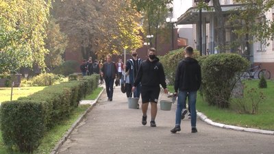 "Алея вільних людей": у Черкасах студенти садили дерева "Алея вільних людей": у Черкасах студенти садили дерева