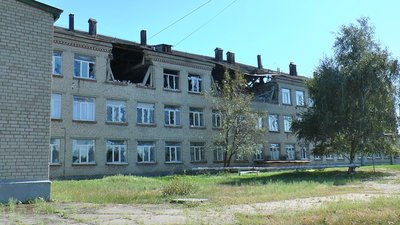 Будівля зруйнованої школи річниця звільнення Святогірськ Донецька область деокупація Будівля зруйнованої школи річниця звільнення Святогірськ Донецька область деокупація