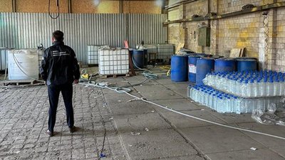Товар на 5,5 млн гривень: на Київщині викрили підпільне виробництво алкоголю Товар на 5,5 млн гривень: на Київщині викрили підпільне виробництво алкоголю