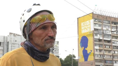 У центрі Запоріжжя реставрують патріотичний мурал У центрі Запоріжжя реставрують патріотичний мурал