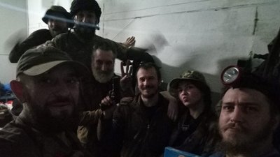 "Пташка" на заводі "Азовсталь" із побратимами "Пташка" на заводі "Азовсталь" із побратимами