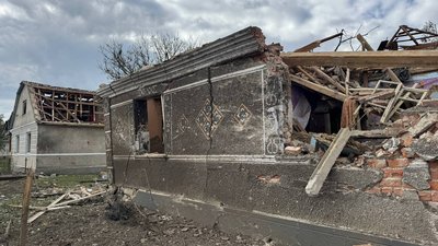 Зруйновані будинки унаслідок російського обстрілу