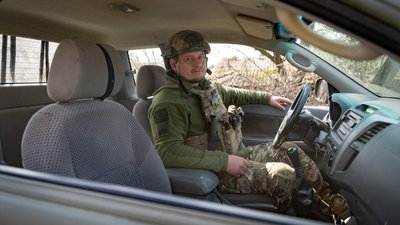 "У кузові рятують життя": Історія медика та водія 128 бригади ТрО Дніпра "У кузові рятують життя": Історія медика та водія 128 бригади ТрО Дніпра