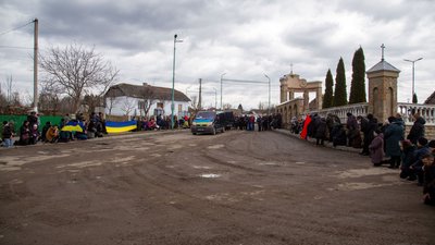 На Тернопільщині у громаді попрощалися із загиблим бійцем Василем Зазуляком На Тернопільщині у громаді попрощалися із загиблим бійцем Василем Зазуляком