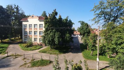 Питання укриттів вирішують, усі школи Рівного мають працювати очно — мер