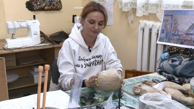 Закулісся казки: як актори черкаського лялькового театру готуються до вистав Закулісся казки: як актори черкаського лялькового театру готуються до вистав