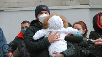 "Моряк - не банкомат!": херсонські моряки вийшли на акцію протесту "Моряк - не банкомат!": херсонські моряки вийшли на акцію протесту