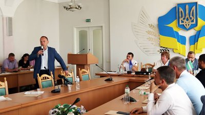 Міський голова Чернігова Владислав Атрошенко на сесії обласної ради Міський голова Чернігова Владислав Атрошенко на сесії обласної ради