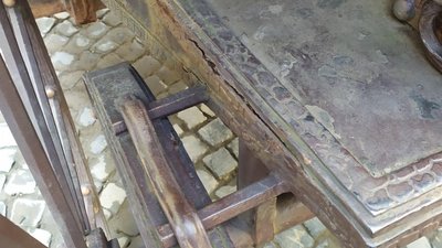 У Чернівцях з вулиці Кобилянської прибрали на ремонт ковану карету У Чернівцях з вулиці Кобилянської прибрали на ремонт ковану карету
