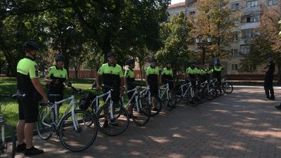 Велопатрулі у Чернігові: 12 поліцейських на велосипедах нестимуть службу у центрі міста