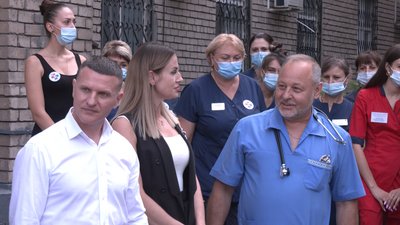 У Запоріжжі з'ясовували, чи виплачується заробітна платня медикам
